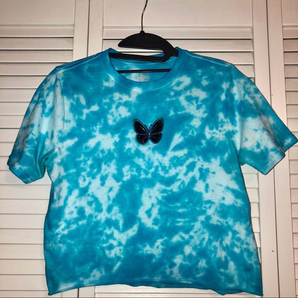 Blue tie dye crop top with butterfly patch 🦋